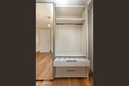 Casa à venda com 750m², 4 quartos e 15 vagasSuíte 4