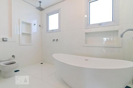 Casa à venda com 750m², 4 quartos e 15 vagasBanheiro da Suíte 2