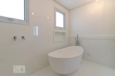 Casa à venda com 750m², 4 quartos e 15 vagasBanheiro da Suíte 2