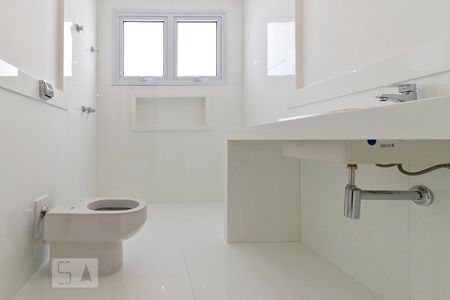 Casa à venda com 750m², 4 quartos e 15 vagasBanheiro da Suíte 1