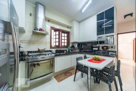 Casa à venda com 500m², 4 quartos e 4 vagas Casa à venda com 500m², 4 quartos e 4 vagasCozinha principal