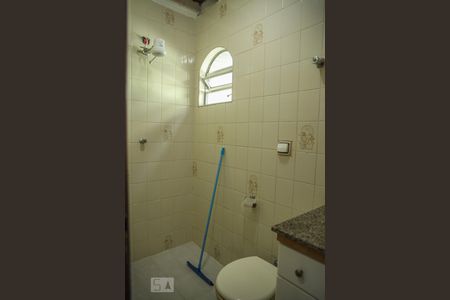 Casa à venda com 221m², 3 quartos e 5 vagasBanheiro Corredor 1