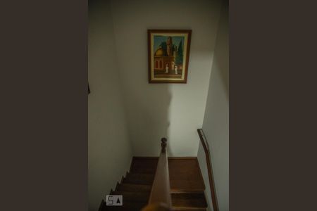 Escada de casa à venda com 3 quartos, 221m² em Osvaldo Cruz, São Caetano do Sul