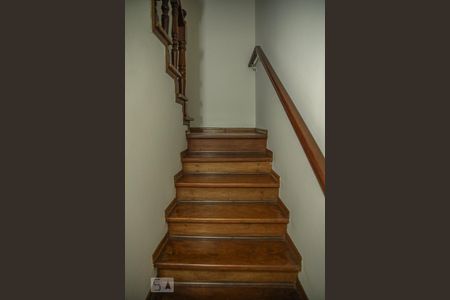 Escada de casa à venda com 3 quartos, 221m² em Osvaldo Cruz, São Caetano do Sul