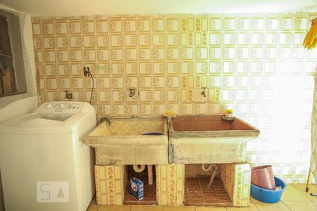 Casa à venda com 221m², 3 quartos e 5 vagasLavanderia 2