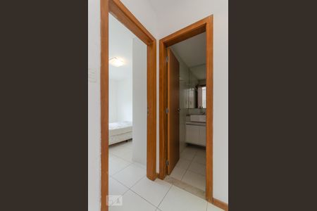 Corredor de apartamento para alugar com 1 quarto, 60m² em Itaigara, Salvador