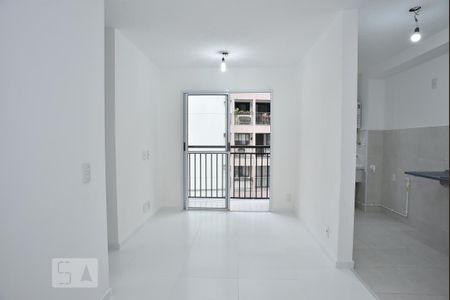Sala de apartamento para alugar com 2 quartos, 45m² em Taquara, Rio de Janeiro