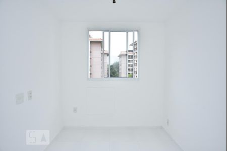 Quarto 1 de apartamento para alugar com 2 quartos, 45m² em Taquara, Rio de Janeiro