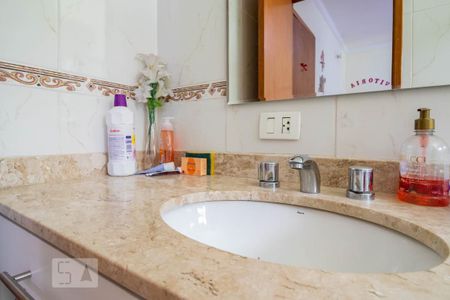 Casa à venda com 250m², 4 quartos e 6 vagasBanheiro da Suíte 1 - Pia