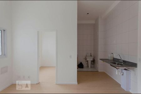 Sala e Cozinha de apartamento para alugar com 2 quartos, 35m² em Vila Pierina, São Paulo