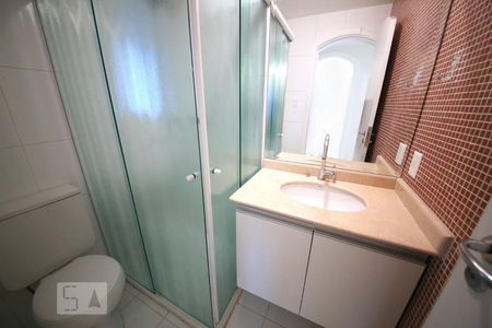 Banheiro  de apartamento para alugar com 2 quartos, 70m² em Campo Belo, São Paulo