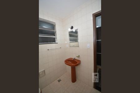 Casa à venda com 300m², 3 quartos e 6 vagasBanheiro 2