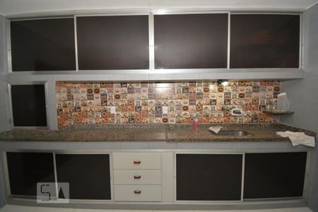 Casa à venda com 300m², 3 quartos e 6 vagasCozinha - Armários