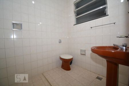 Casa à venda com 300m², 3 quartos e 6 vagasBanheiro 2