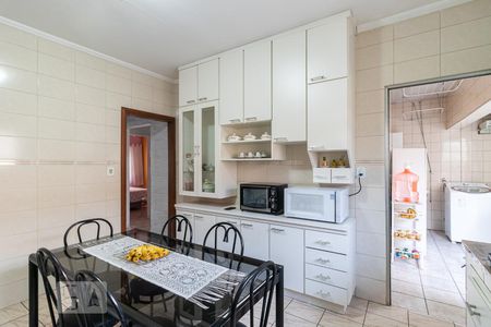 Casa à venda com 250m², 4 quartos e 2 vagas Casa à venda com 250m², 4 quartos e 2 vagasCozinha