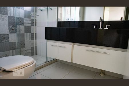 Apartamento à venda com 93m², 2 quartos e 2 vagasBanheiro da Suíte