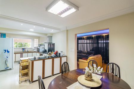 Casa à venda com 240m², 3 quartos e 3 vagas Casa à venda com 240m², 3 quartos e 3 vagasCopa