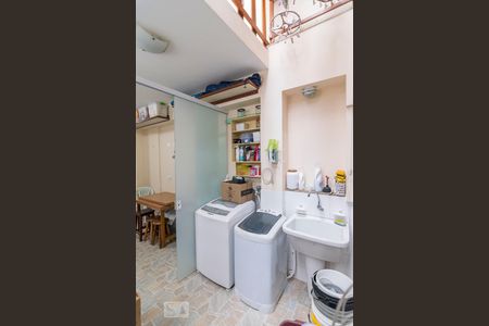 Casa à venda com 240m², 3 quartos e 3 vagas Casa à venda com 240m², 3 quartos e 3 vagasÁrea de Serviço