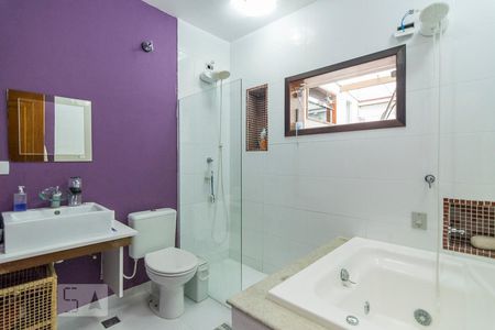 Casa à venda com 240m², 3 quartos e 3 vagas Casa à venda com 240m², 3 quartos e 3 vagasBanheiro da Suíte 1
