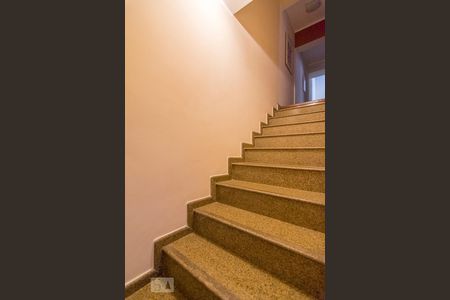 Escada de casa à venda com 3 quartos, 240m² em Vila Scarpelli, Santo André