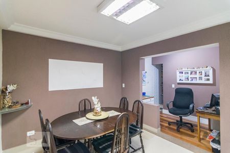 Casa à venda com 240m², 3 quartos e 3 vagas Casa à venda com 240m², 3 quartos e 3 vagasCopa