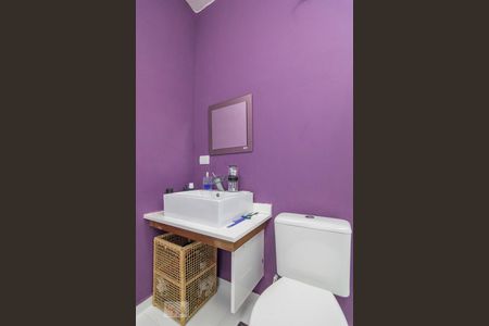 Casa à venda com 240m², 3 quartos e 3 vagas Casa à venda com 240m², 3 quartos e 3 vagasBanheiro da Suíte 1