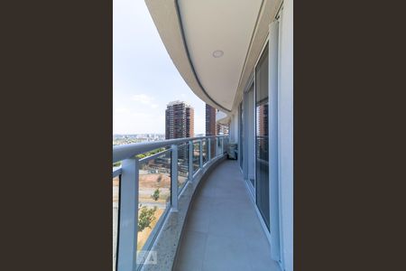 Sacada da Sala de apartamento para alugar com 2 quartos, 69m² em Empresarial 18 do Forte, Barueri