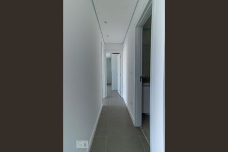 Corredor de apartamento para alugar com 2 quartos, 69m² em Empresarial 18 do Forte, Barueri