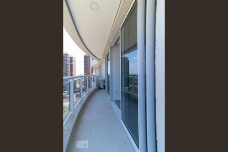 Sacada da Sala de apartamento para alugar com 2 quartos, 69m² em Empresarial 18 do Forte, Barueri