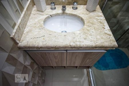 Apartamento para alugar com 70m², 3 quartos e 2 vagas Apartamento para alugar com 70m², 3 quartos e 2 vagasPia do banheiro da suíte