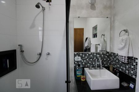 Casa à venda com 250m², 4 quartos e 4 vagasBanheiro da Suíte 2