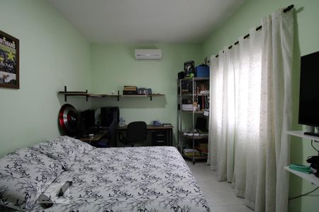 Casa à venda com 250m², 4 quartos e 4 vagasSuíte 2