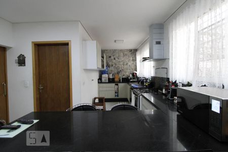 Casa à venda com 250m², 4 quartos e 4 vagasCozinha