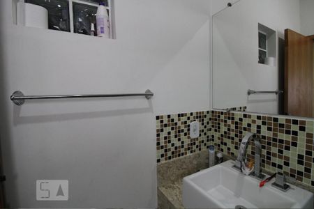 Casa à venda com 250m², 4 quartos e 4 vagasBanheiro da Suíte 1