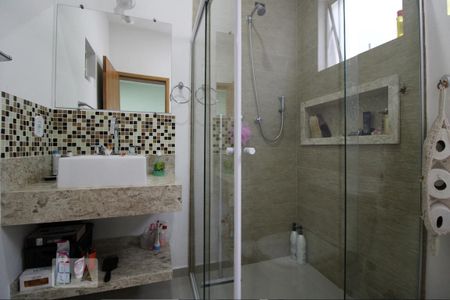 Casa à venda com 250m², 4 quartos e 4 vagasBanheiro da Suíte 1