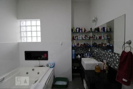 Casa à venda com 250m², 4 quartos e 4 vagasBanheiro da Suíte 3