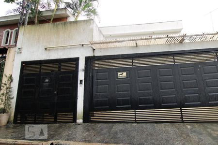 Casa à venda com 250m², 4 quartos e 4 vagasFachada