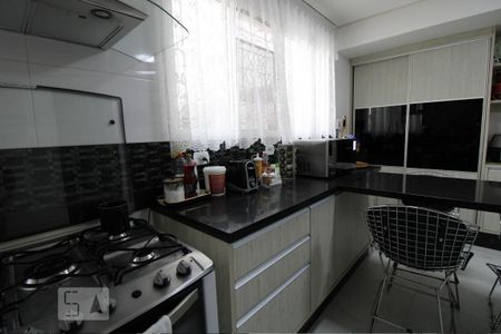 Casa à venda com 250m², 4 quartos e 4 vagasCozinha