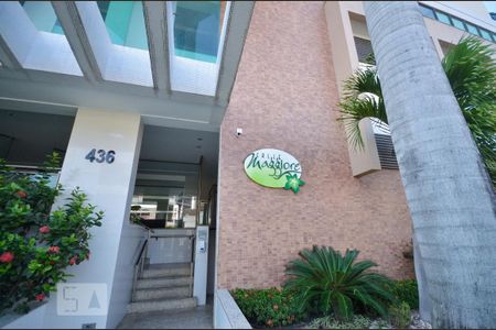 Apartamento à venda com 96m², 3 quartos e 1 vaga Apartamento à venda com 96m², 3 quartos e 1 vagaFachada
