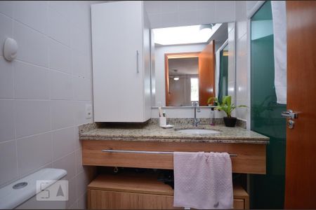 Apartamento à venda com 96m², 3 quartos e 1 vaga Apartamento à venda com 96m², 3 quartos e 1 vagaBanheiro da Suíte