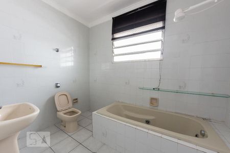 Casa para alugar com 140m², 3 quartos e 3 vagasBanheiro 1