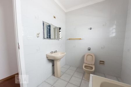 Casa para alugar com 140m², 3 quartos e 3 vagasBanheiro 1