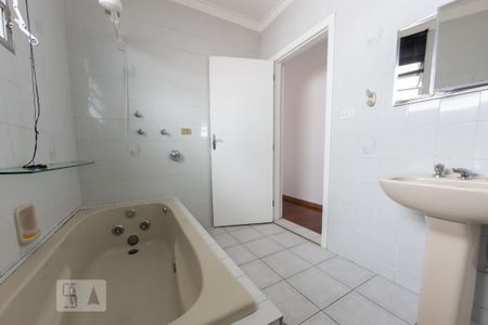 Casa para alugar com 140m², 3 quartos e 3 vagasBanheiro 1