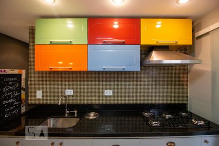 Casa de condomínio para alugar com 140m², 3 quartos e 2 vagasCozinha - Armários