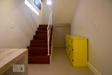Casa de condomínio para alugar com 140m², 3 quartos e 2 vagasSala