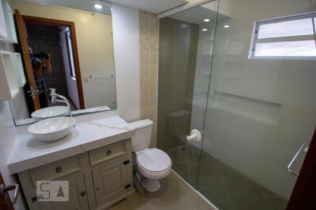 Casa de condomínio para alugar com 140m², 3 quartos e 2 vagasBanheiro do quarto 03