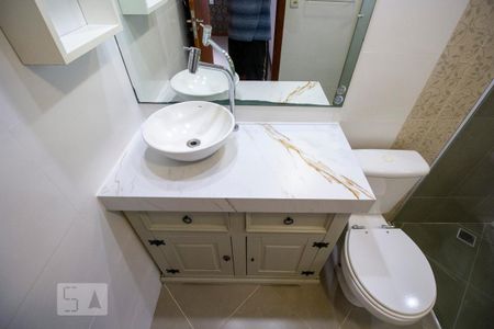 Casa de condomínio para alugar com 140m², 3 quartos e 2 vagasBanheiro do quarto 03
