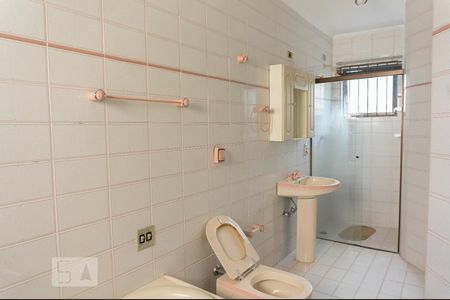 Casa à venda com 450m², 4 quartos e 4 vagasBanheiro da Suíte 1