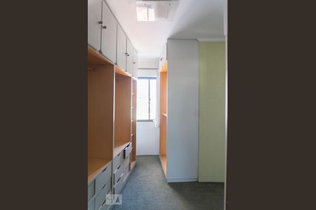 Casa à venda com 450m², 4 quartos e 4 vagasCloset da Suíte 3