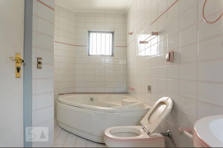 Casa à venda com 450m², 4 quartos e 4 vagasBanheiro da Suíte 1